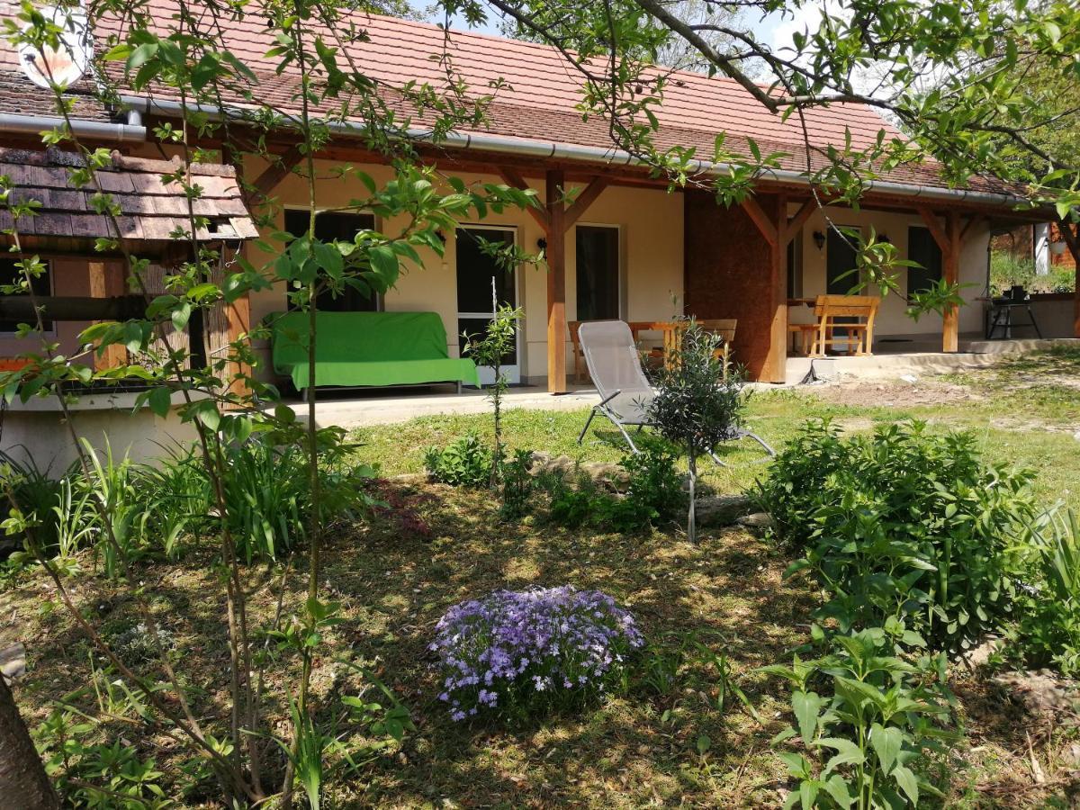 Flora Apartmanok Kehidakustány Esterno foto