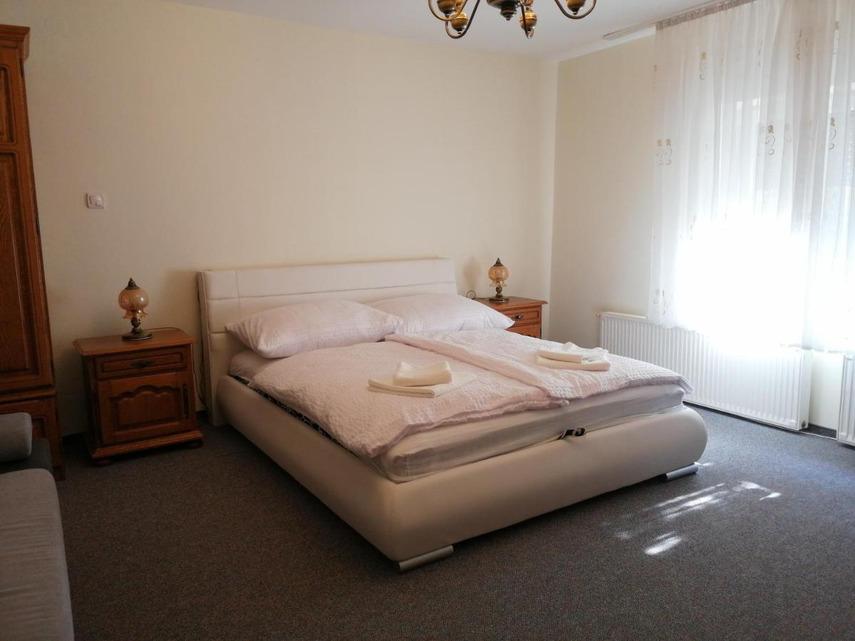 Flora Apartmanok Kehidakustány Esterno foto