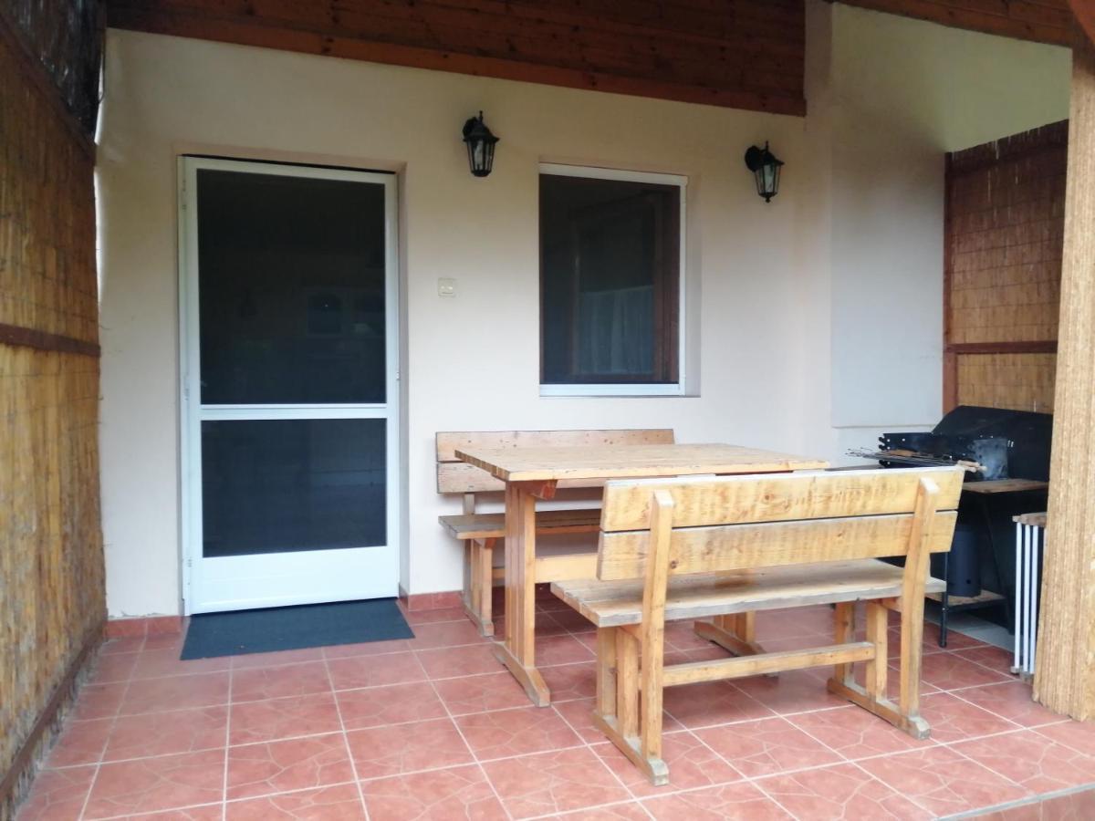 Flora Apartmanok Kehidakustány Esterno foto