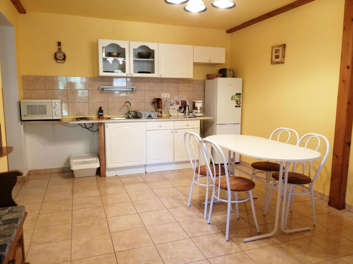 Flora Apartmanok Kehidakustány Esterno foto