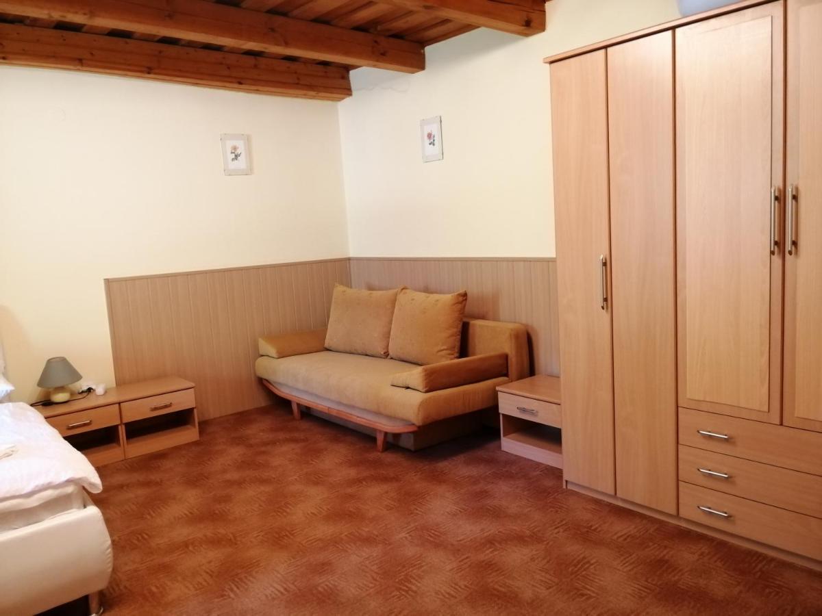 Flora Apartmanok Kehidakustány Esterno foto