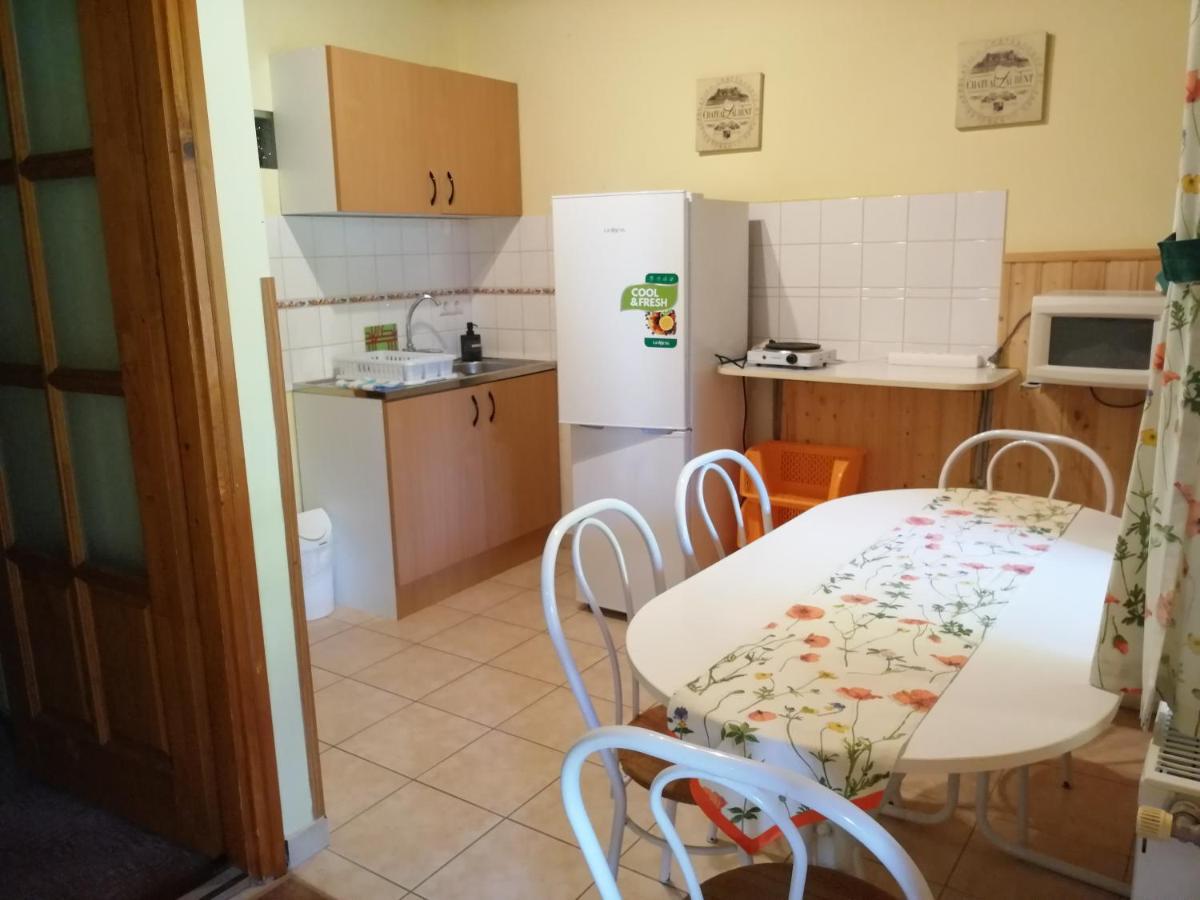 Flora Apartmanok Kehidakustány Esterno foto