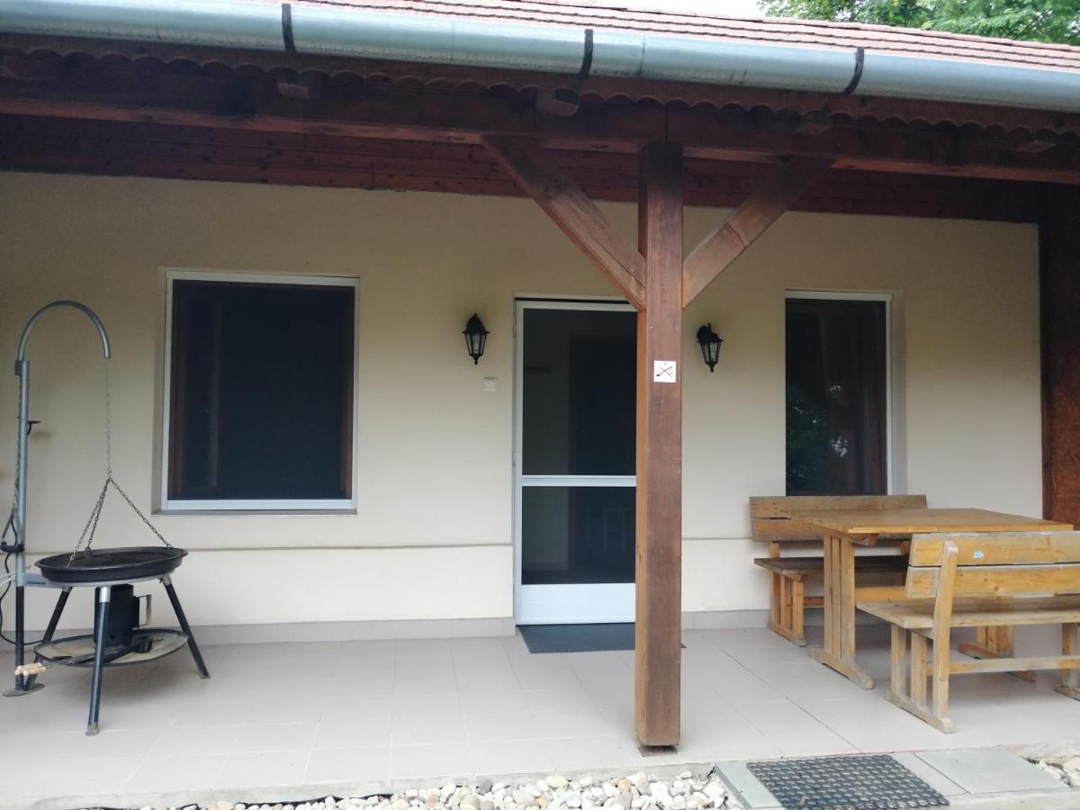 Flora Apartmanok Kehidakustány Esterno foto