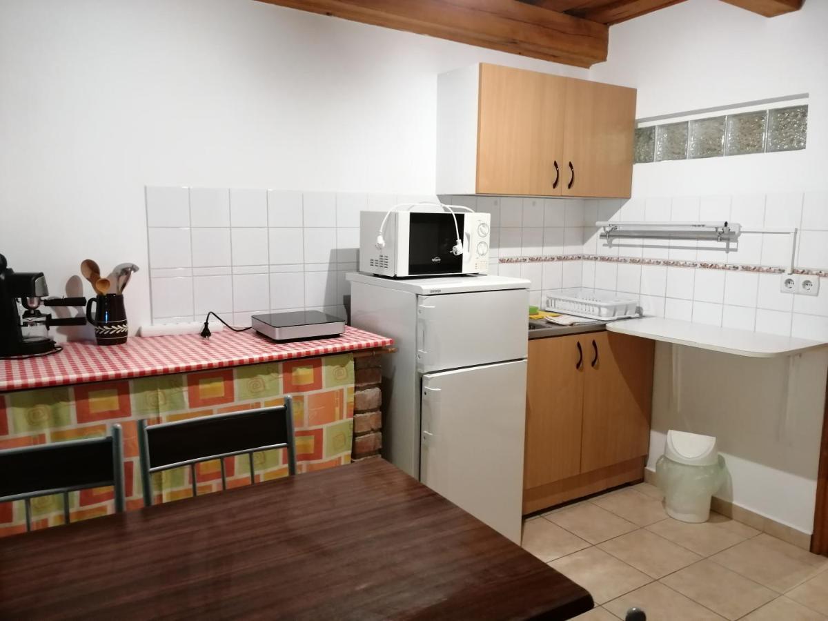 Flora Apartmanok Kehidakustány Esterno foto