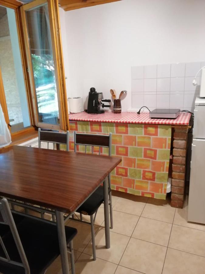 Flora Apartmanok Kehidakustány Esterno foto
