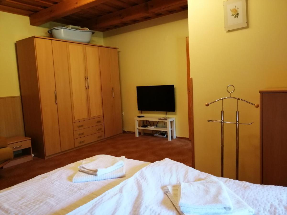 Flora Apartmanok Kehidakustány Esterno foto