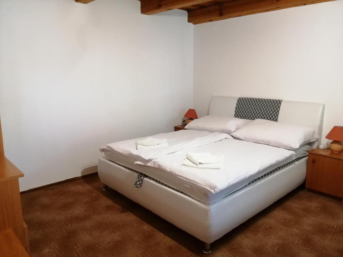 Flora Apartmanok Kehidakustány Esterno foto