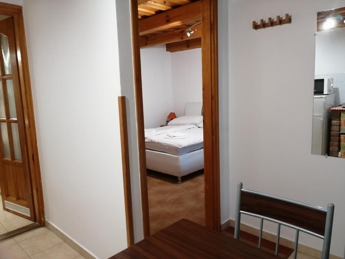 Flora Apartmanok Kehidakustány Esterno foto